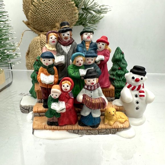 Dickens Collectibles Christmas Carolers Holiday Figurine Village People Decor - Picture 1 of 16